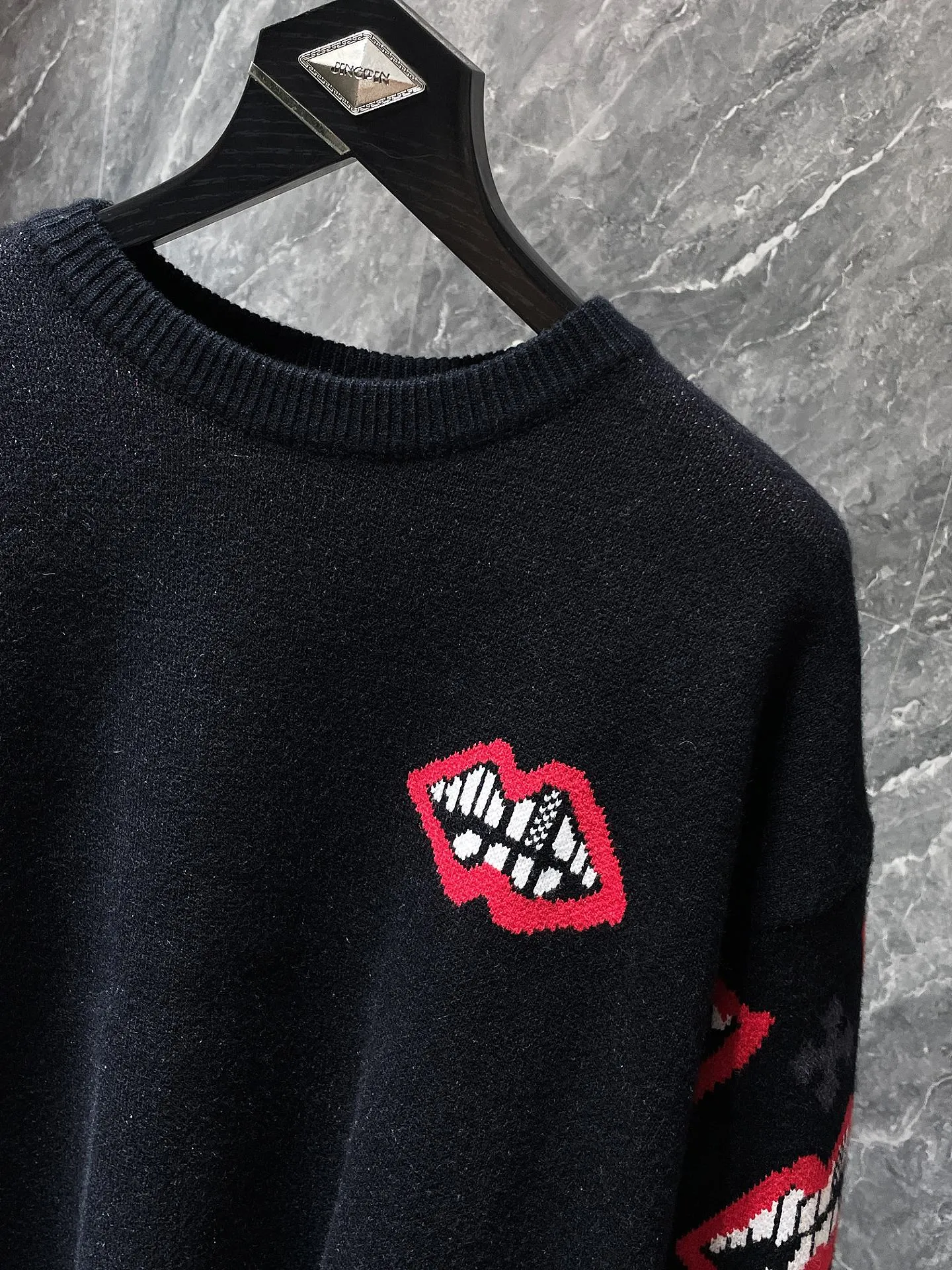 P256 Chrome Hearts 🍁Autumn and Winter Sweater Series🍁 New autumn and winter mattyboy cross leather sleeve arm red mouth sweater, selected high-quality wool blended knitted high-quality fabrics, embroidered lips ➕ patchwork leather, non-market ordinary version, recommended color: black
